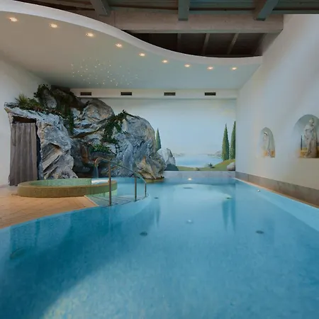 Dolomites Wellness Hotel Savoy-2